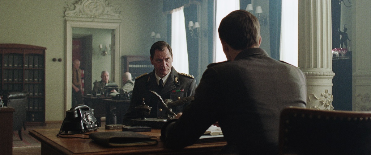 Per Kjerstad as Marthinsen